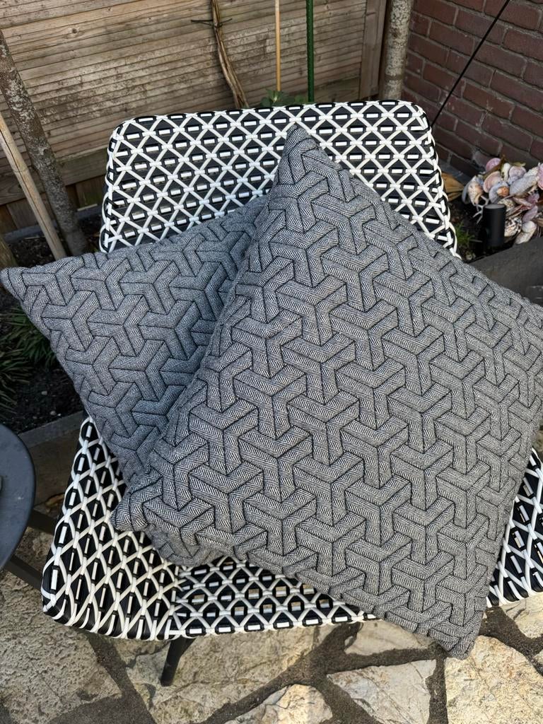 VOLT Studio Decoratieve kussens met visgraatpatroon en rits, Huis en Inrichting, Woonaccessoires | Kussens, Ophalen, Zo goed als nieuw