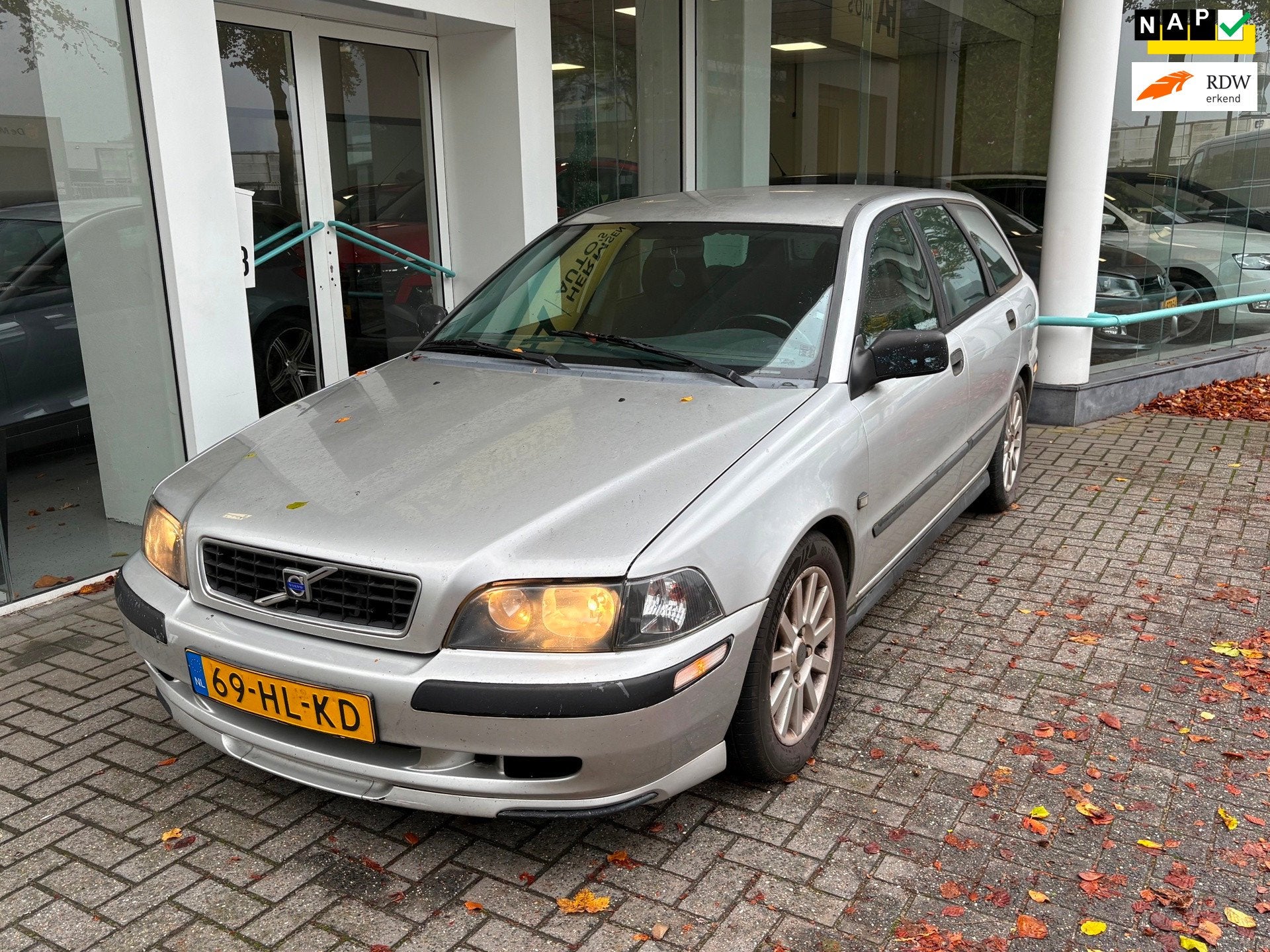 Volvo V40 1.8 Europa Sports|Cross auto/airco koud/banden goe, Auto's, Voorwielaandrijving, Gebruikt, 4 cilinders, Leder en Stof