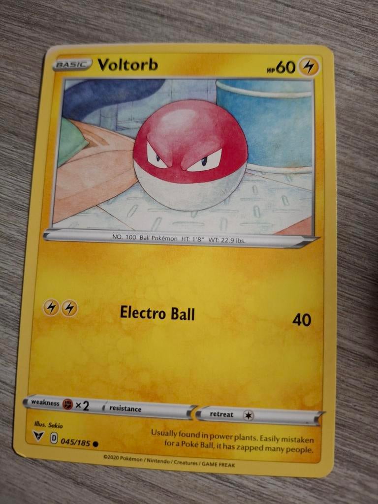 Pokémon Kaart Voltorb 045/185 - Zo goed als nieuw, Ophalen of Verzenden, Zo goed als nieuw, Losse kaart