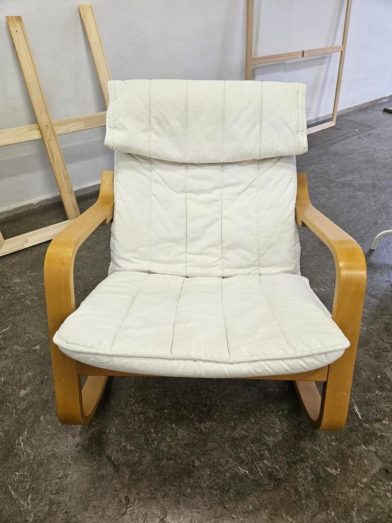 Ikea Schommelstoel met witte kussens, Huis en Inrichting, Fauteuils, Ophalen, Gebruikt, 100 tot 125 cm, Modern Scandinavisch