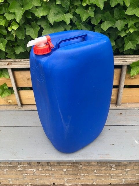 Blauwe kunststof jerrycan (60 liter) met kraan, Ophalen, Kunststof, Gebruikt, Met kraantje