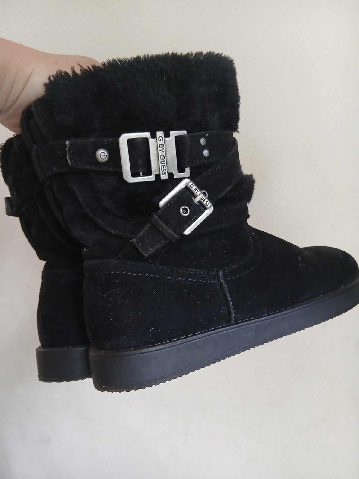 G by Guess zwarte suède laarzen met gespen, Zwart, Lage of Enkellaarzen, Ophalen of Verzenden, Zo goed als nieuw