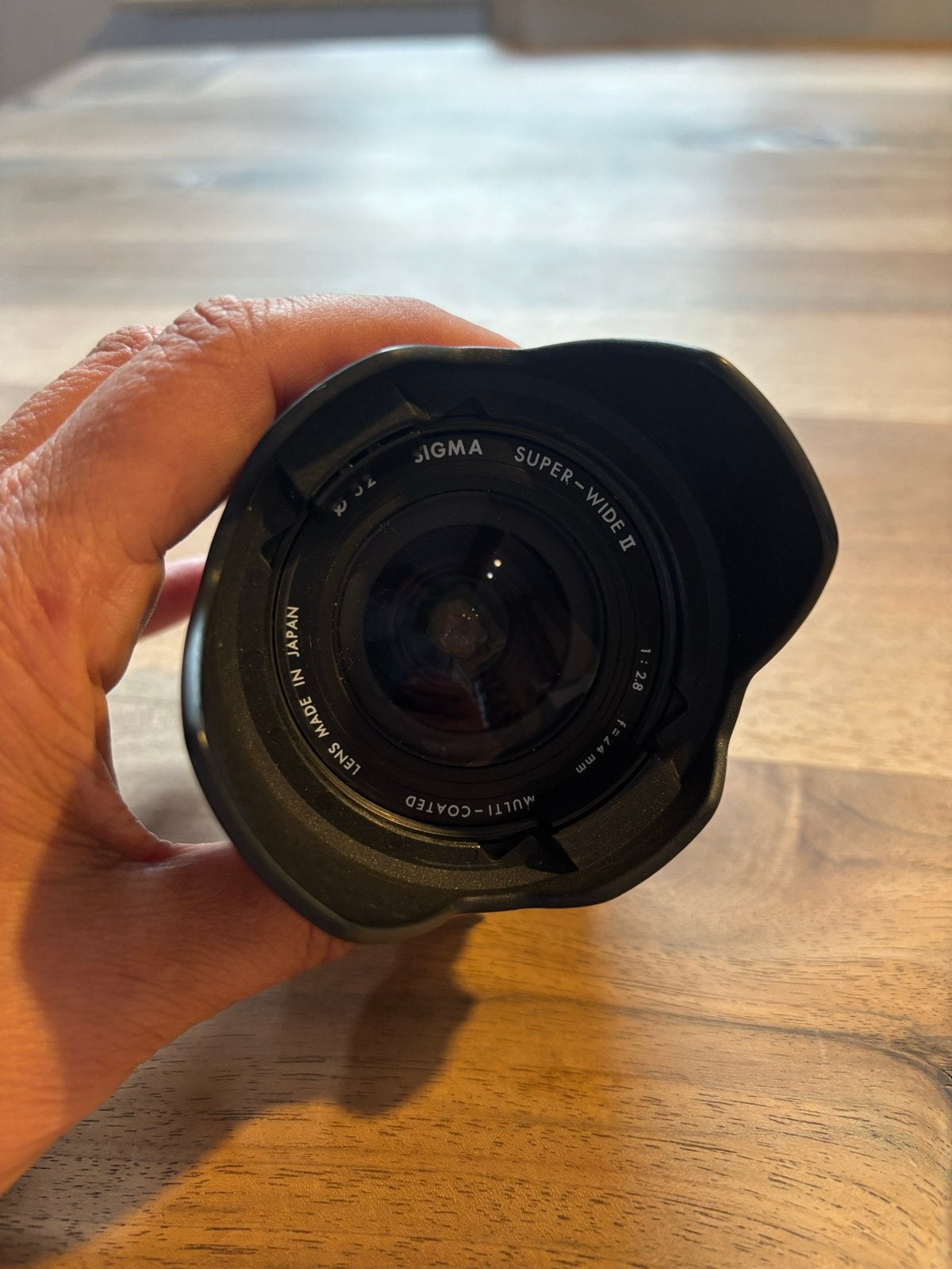 Sigma Super Wide II 24mm f/2.8 lens voor Minolta-A, Gebruikt, Sigma, Zonnekap, Sony A-mount