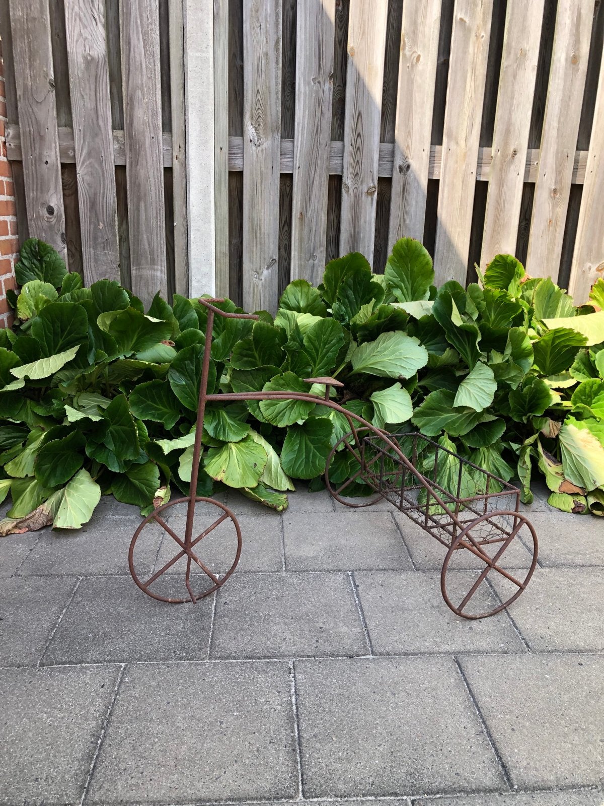 Decoratieve ouderwetse metalen fiets met plantenbak, Ophalen, Gebruikt