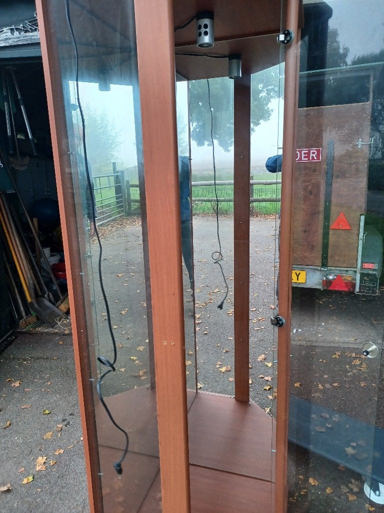 vitrinekast met verlichting, 4 glazen planken, is hoekmodel, Ophalen, Met plank(en), Gebruikt, Modern