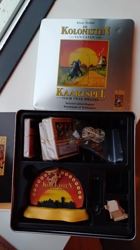 kaartspel inhoud seal Kolonisten Catan blik + Kunstenaars, Hobby en Vrije tijd, Gezelschapsspellen | Kaartspellen, Een of twee spelers