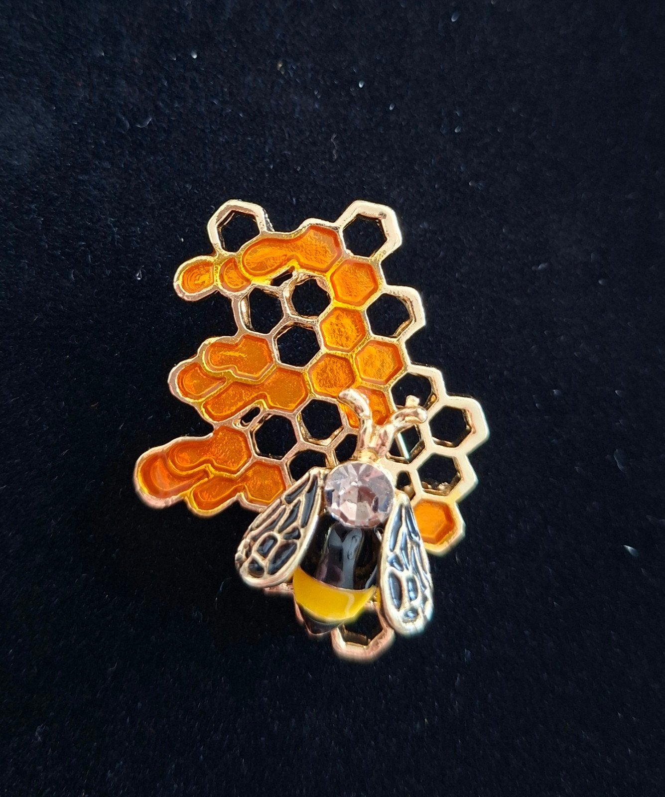 Leuke broche in de vorm van een bij en honingraat, Sieraden, Tassen en Uiterlijk, Broches, Overige materialen, 4 tot 7 cm, Geel
