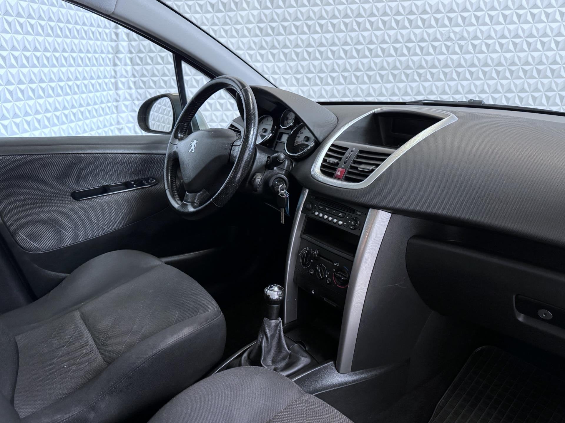 Peugeot 207 SW 1.4 VTi XS Airco Trekhaak / 220.000km (2007), Auto's, Stof, Gebruikt, Zwart, Origineel Nederlands