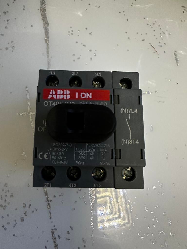 ABB OT40F4N2 Lastscheider 40A 4-polig, Ophalen of Verzenden, Zo goed als nieuw, Schakelaar