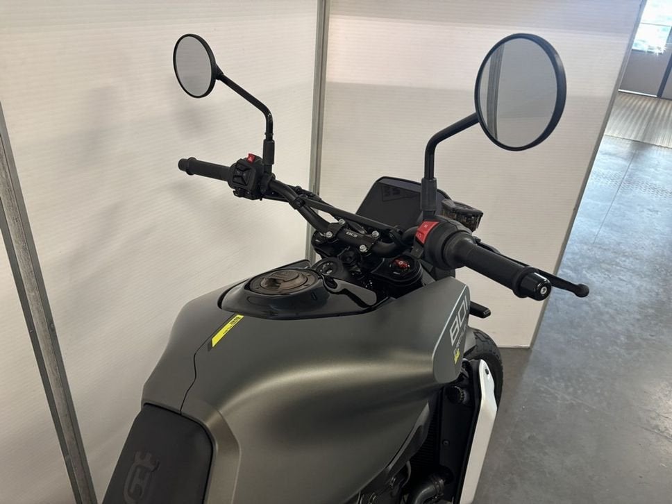 Husqvarna SVARTPILEN 801 SE (bj 2026), 2 cilinders, Bedrijf, Onbekend, Meer dan 35 kW