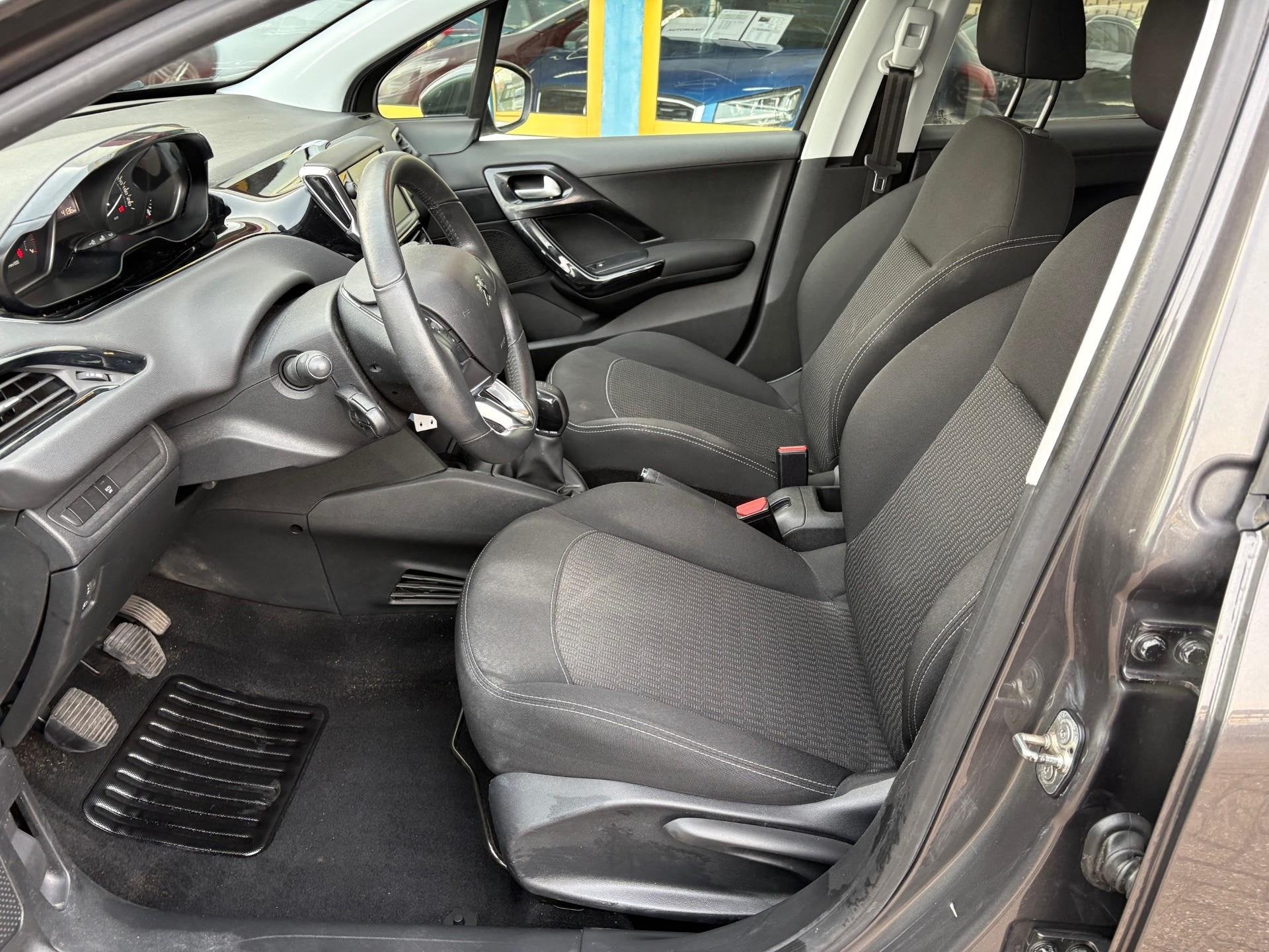 Peugeot 208 1.2 PureTech Signature AIRCO, Auto's, Stof, 1199 cc, Bedrijf, Handgeschakeld