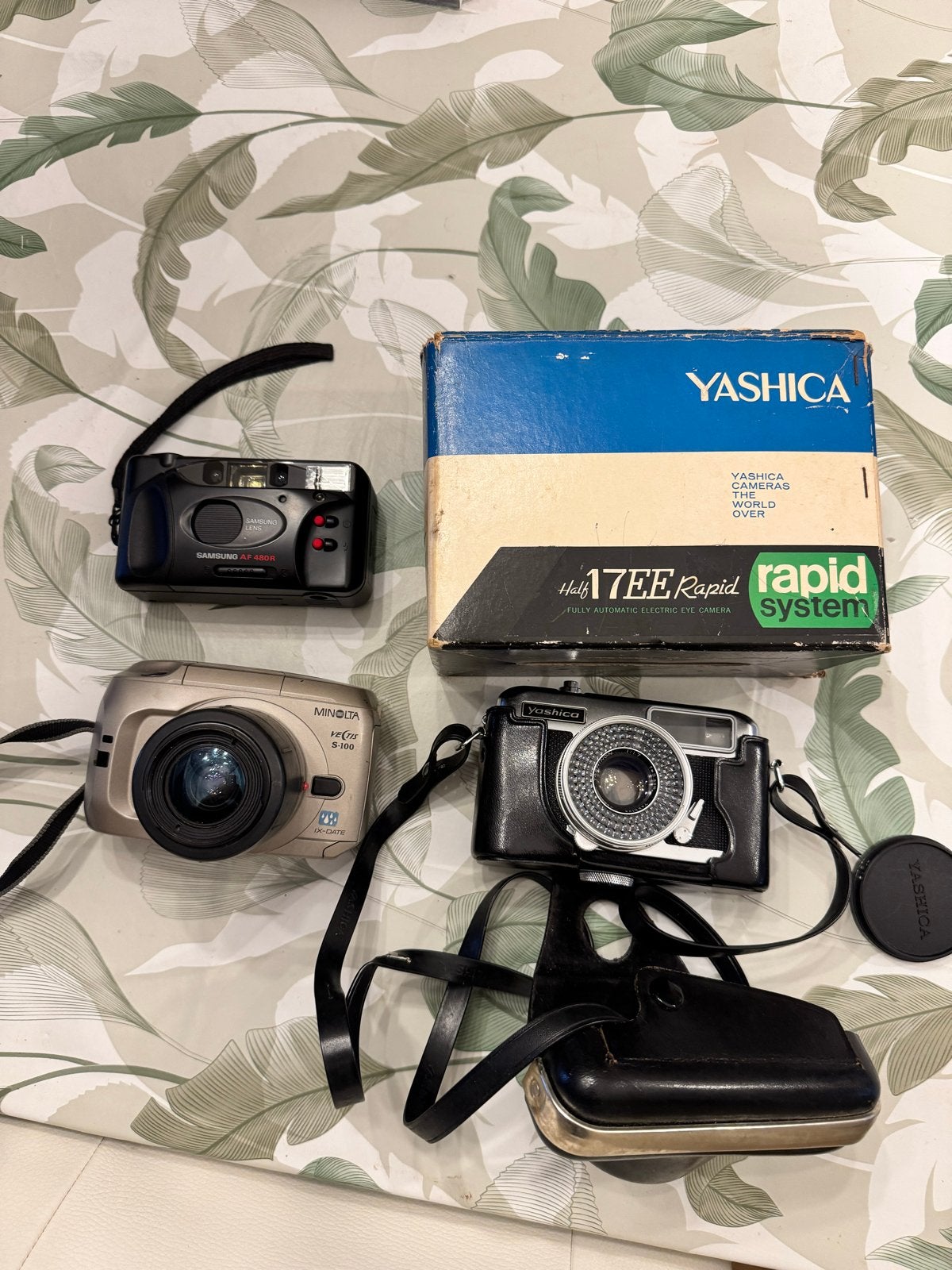Vintage camera's: Yashica, Minolta, Samsung, Audio, Tv en Foto, Fotocamera's Analoog, Ophalen of Verzenden, Gebruikt, Compact