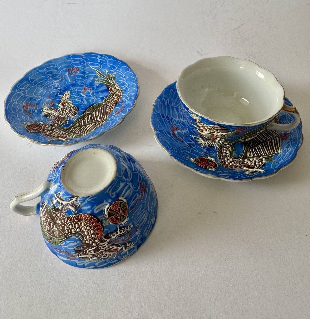 2 Dragonware kop en schotels, Japan, Ophalen of Verzenden