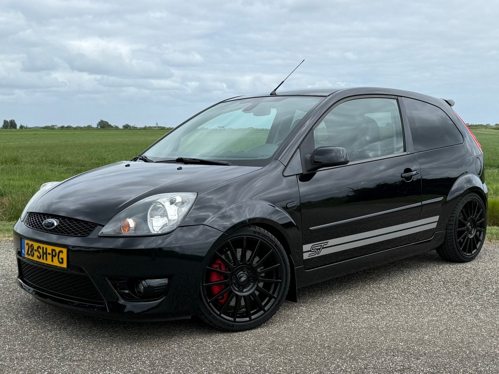 Ford Fiësta 2.0 16V ST 3DR 2006 Zwart, Auto's, Ford, Voorwielaandrijving, 4 cilinders, Leder en Stof, Overige kleuren