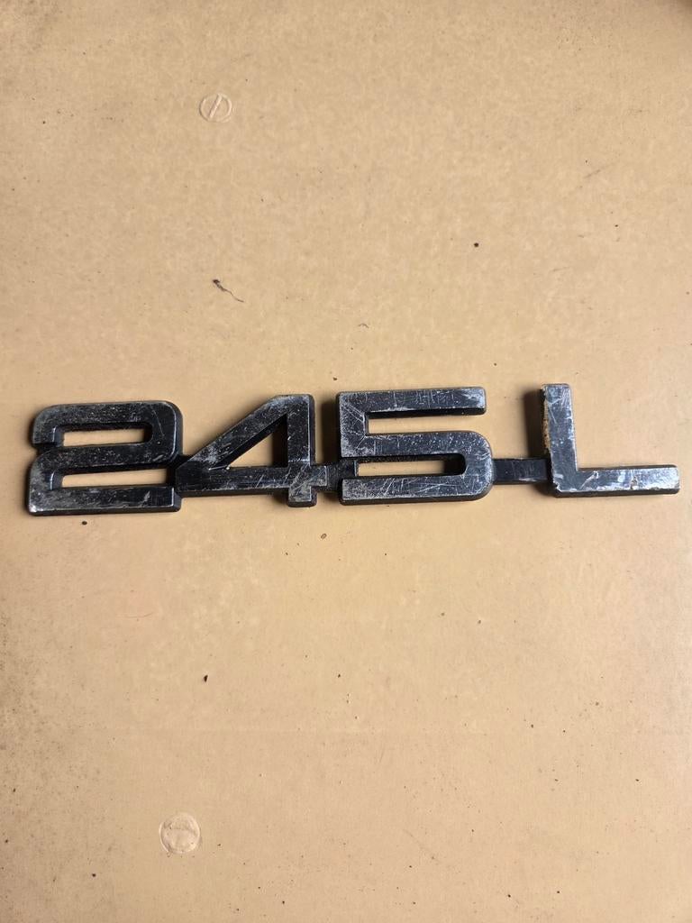 Volvo 245L Embleem, Origineel kofferklep embleem/badge '80, Ophalen of Verzenden