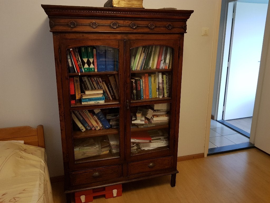 Mooi vitrinekastje, Ophalen, Zo goed als nieuw, 150 tot 200 cm, 25 tot 50 cm