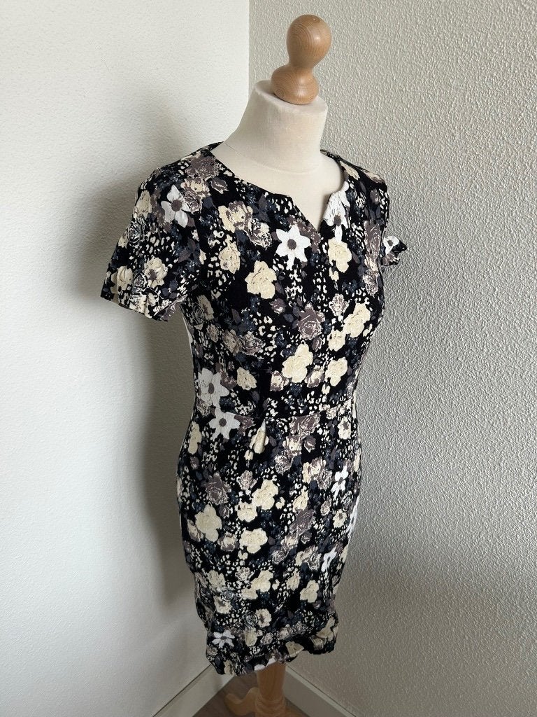 Sugarhill maat 40 elegant jurkje bloem 2202, Kleding | Dames, Maat 38/40 (M), Sugarhill, Zwart, Sugarhill