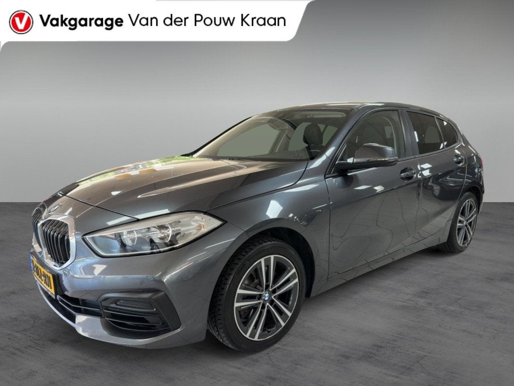 BMW 1-serie 118i High Executive Automaat Trekhaak (bj 2020), 12 maanden, Stof, Gebruikt, Origineel Nederlands
