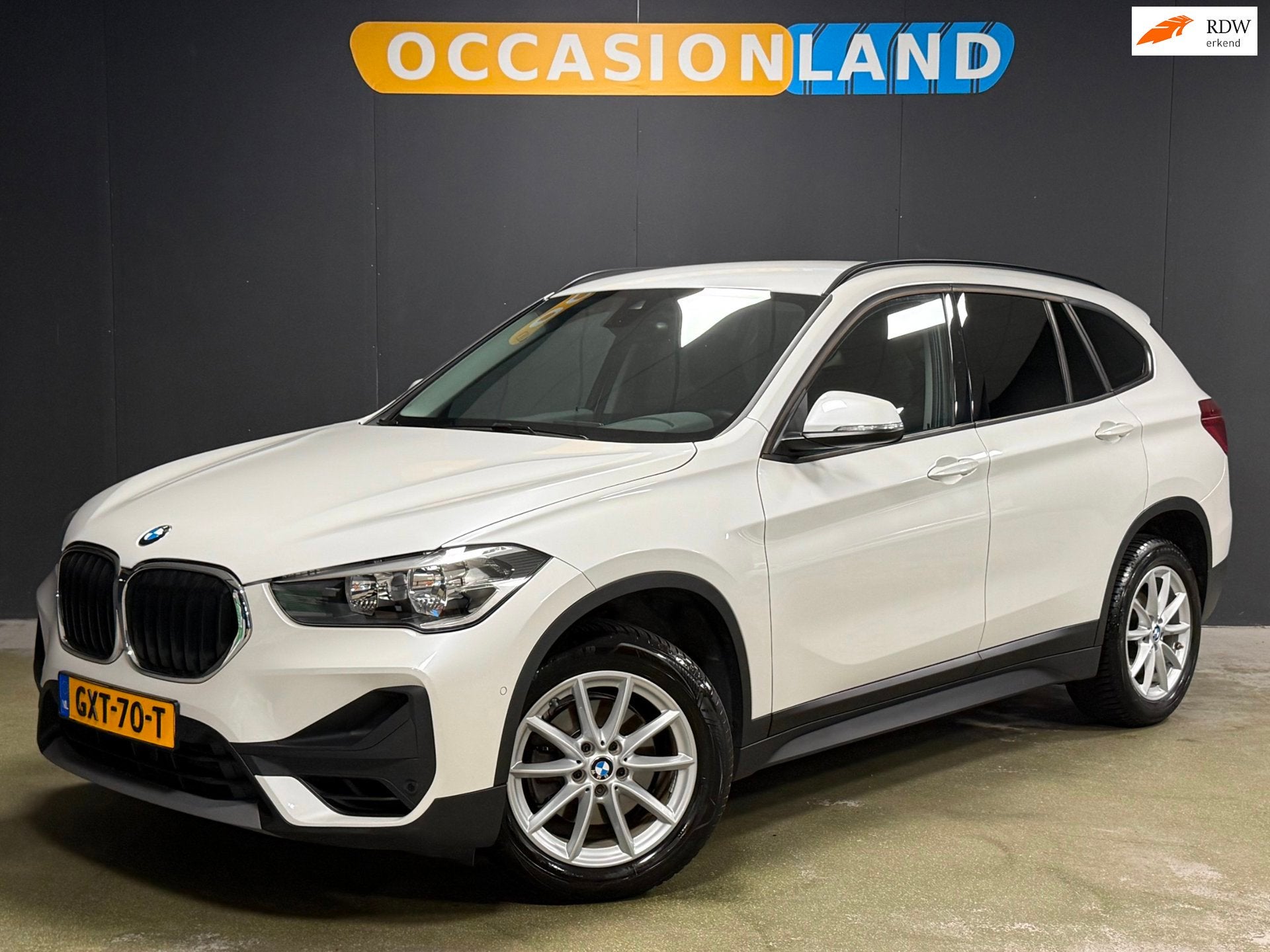 BMW X1 SDrive18i Executive Edition|STOELV|LEDER|PDC|CRUISE|B, 15 km/l, Gebruikt, Wit, Leder
