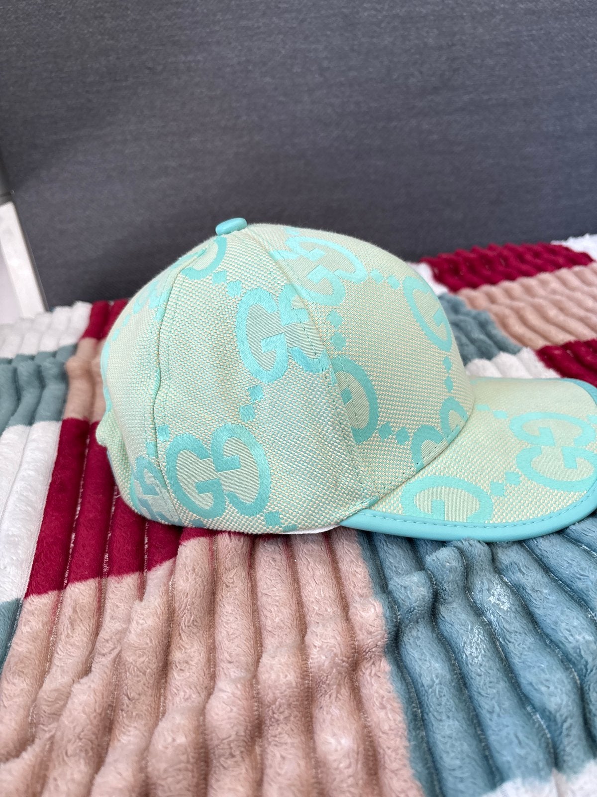 Gucci Pet met GG-patroon in mintgroen, Ophalen of Verzenden, Zo goed als nieuw, One size fits all, Pet