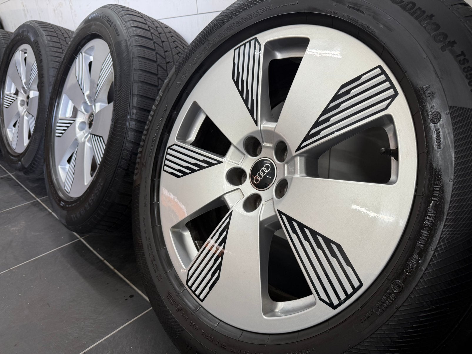 19 inch originele Audi Q8 Etron velgen Winter Continental, Auto-onderdelen, Gebruikt, 255 mm, Banden en Velgen, Winterbanden