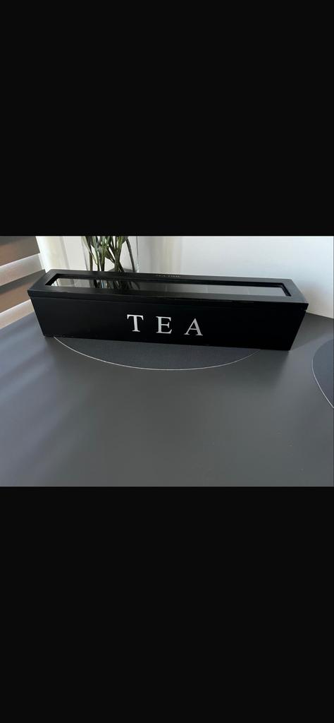 Zwarte theedoos met 'TEA' opdruk en glazen deksel, Ophalen, Hout, Zo goed als nieuw, Zwart