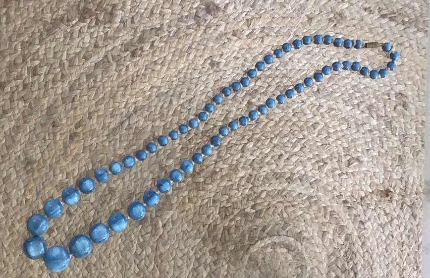 Art Deco kattenoogkralen ketting. Azuurblauw Boheems glas., Antiek en Kunst, Antiek | Glas en Kristal, Ophalen