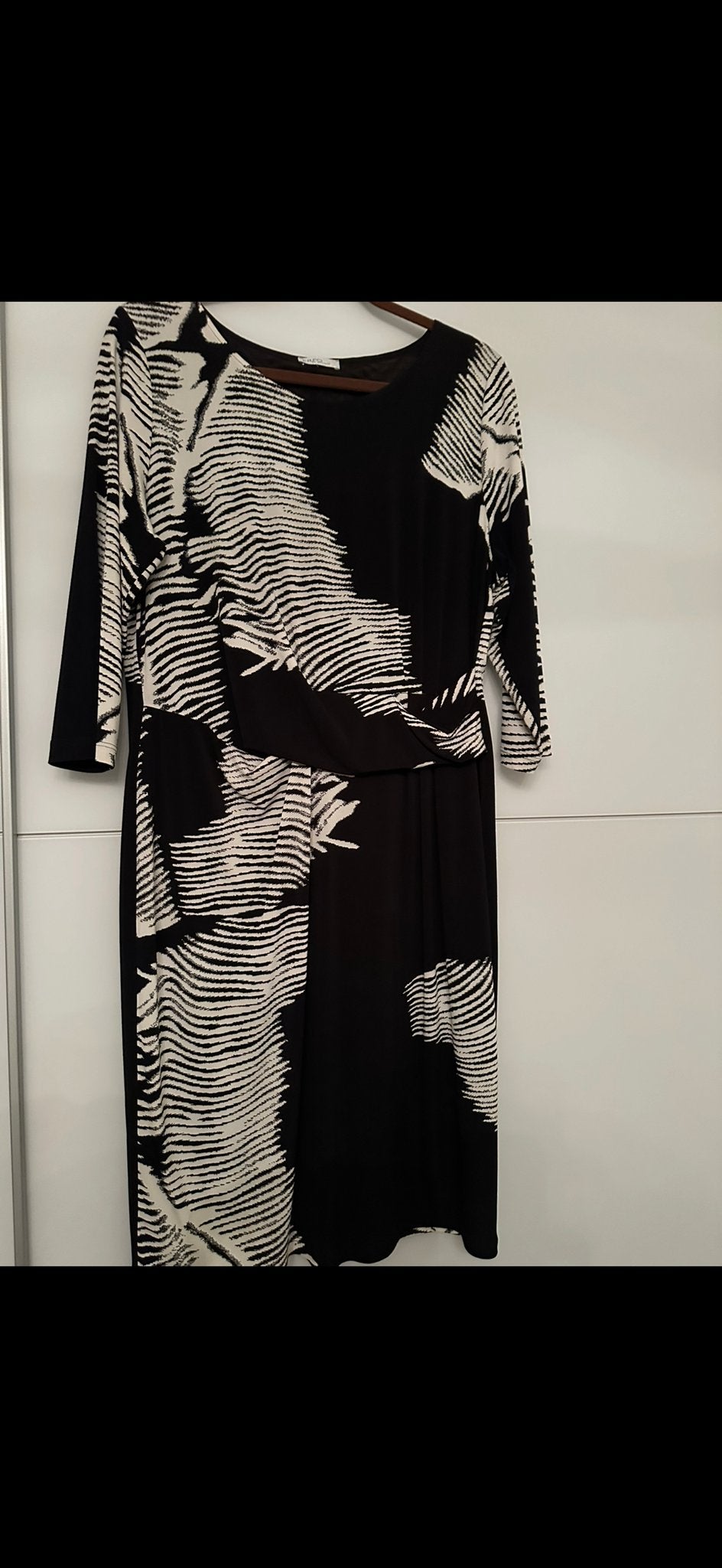 ERFO Zwart-wit jurk met abstracte print, maat Large, Kleding | Dames, Jurken, Zo goed als nieuw, Maat 42/44 (L), Zwart, Onder de knie