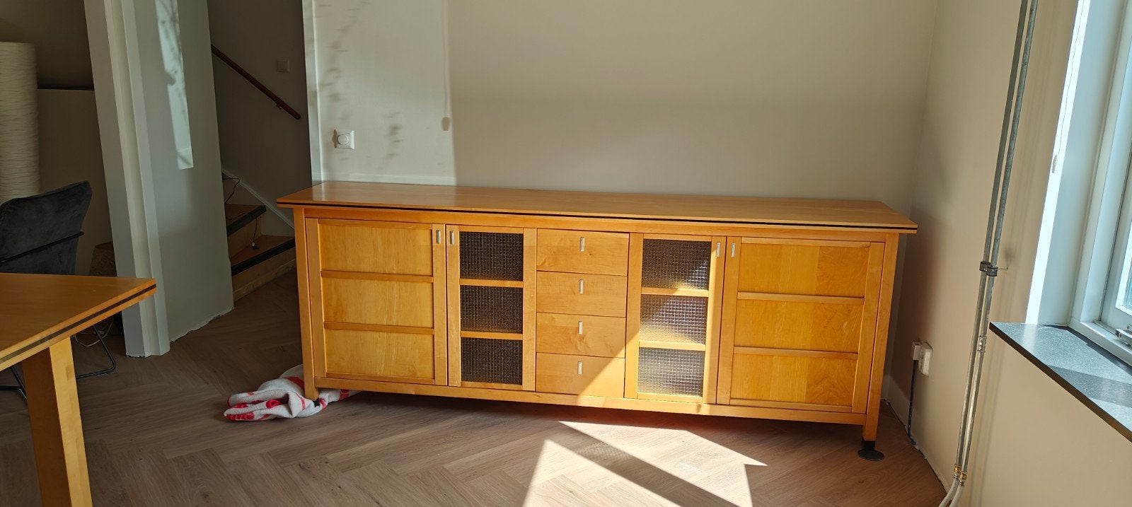 massief houten design dressoir, Ophalen, Gebruikt, Met deur(en), 150 tot 200 cm