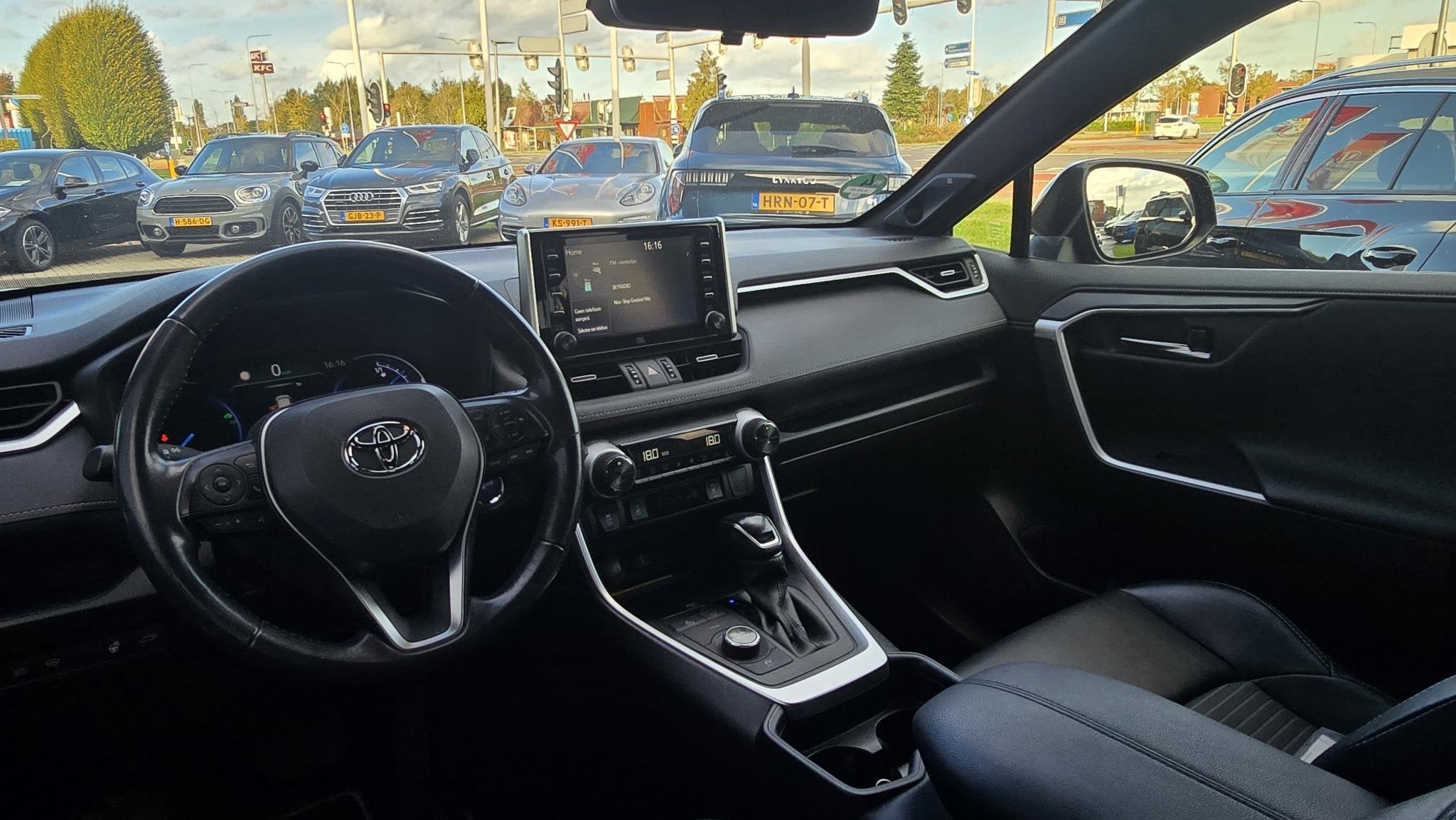 Toyota RAV4 2.5 Hybrid AWD Black Edition | DOH | 1650KG Trek, Auto's, Automaat, Gebruikt, Euro 6, 4 cilinders