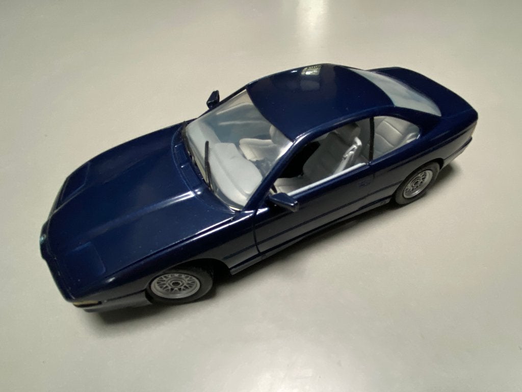 Revell  BMW 8501 schaal 1:24 (1991), Hobby en Vrije tijd, Modelauto's | 1:24, Ophalen of Verzenden, Zo goed als nieuw, Auto, Revell