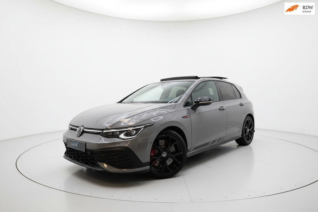 Volkswagen Golf 8 2.0 TSI GTI CLUBSPORT PANO LEER IQ VOL, Gebruikt, Zwart, 4 cilinders, 1984 cc