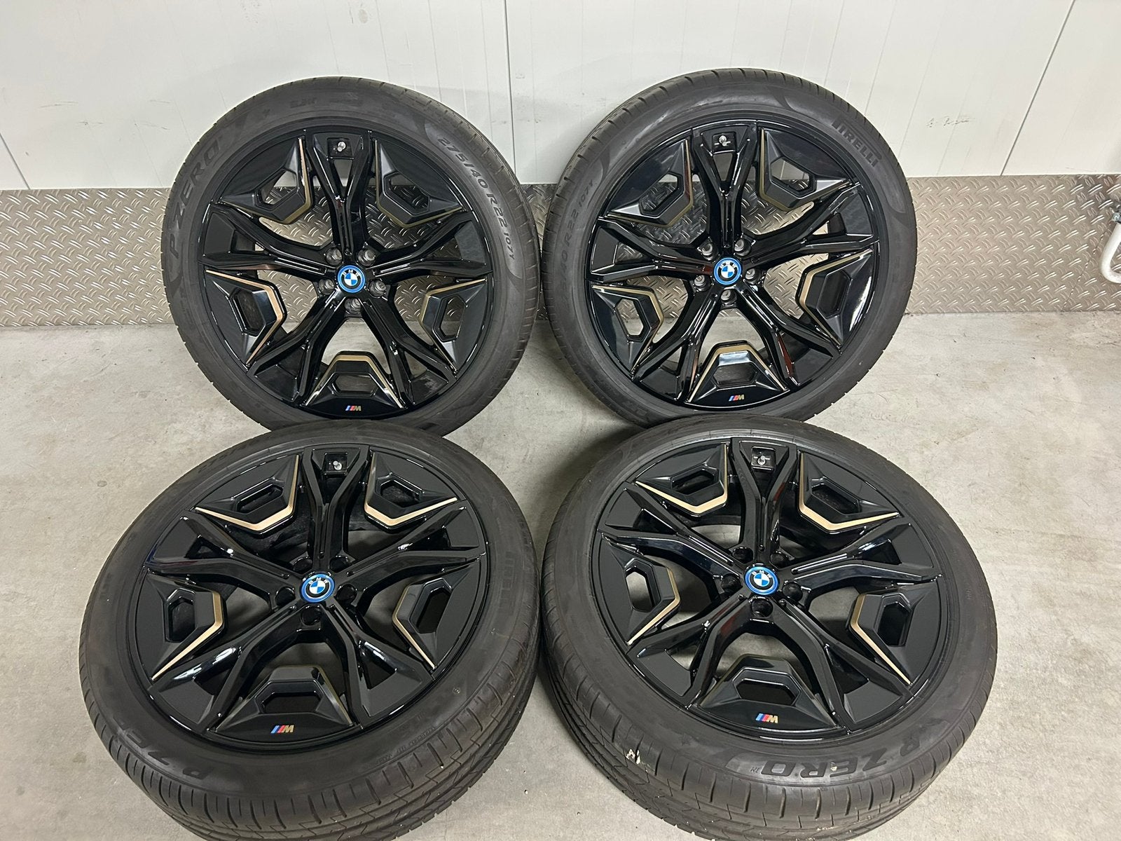 BMW IX i20 1023M 22 inch Pirelli zomer 2022 7mm ZGAN DEMO, Auto-onderdelen, Banden en Velgen, Ophalen, Gebruikt, 285 mm, Banden en Velgen