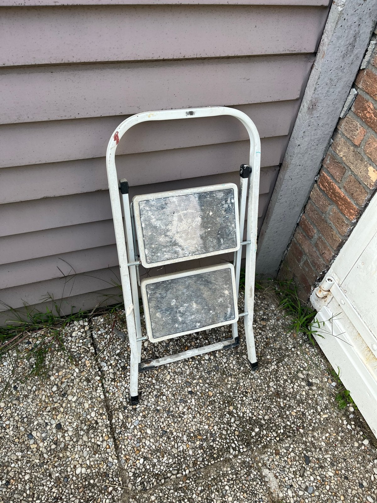 Smerig maar functioneel stevig trapje, Ophalen, Gebruikt, Trap, Minder dan 2 meter