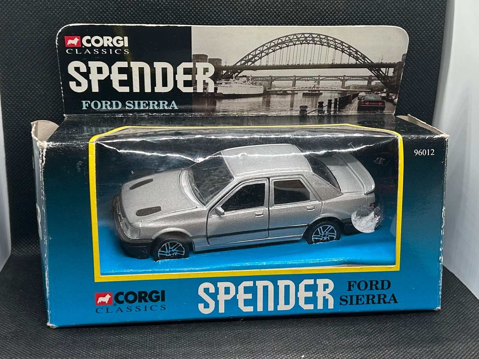 Corgi Toys Ford Siërra Cosworth Spender 1:36 OVP, Hobby en Vrije tijd, Modelauto's | Overige schalen, Verzenden, Zo goed als nieuw