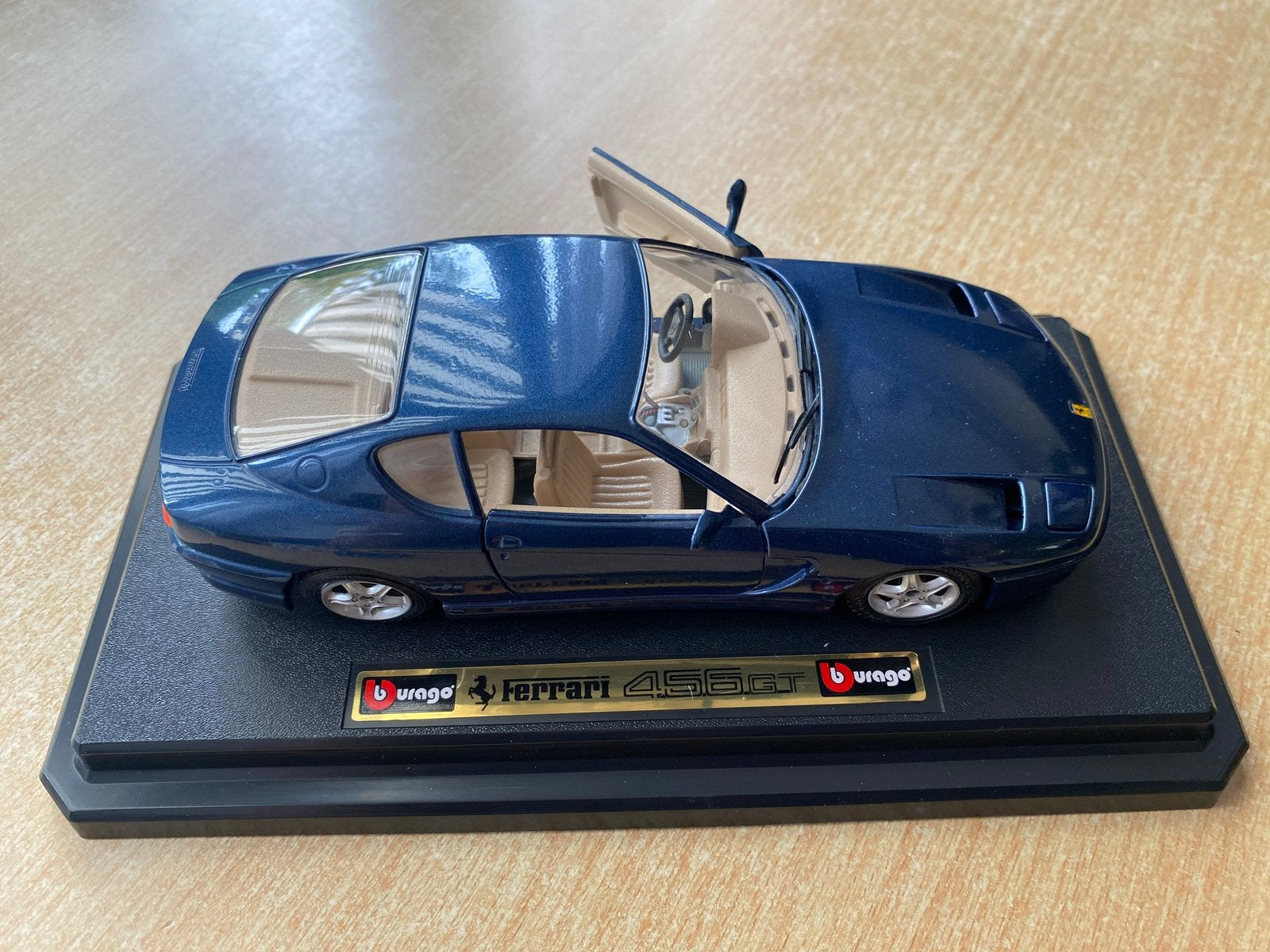 Burago Ferrari 456 GT. In nieuwstaat., Hobby en Vrije tijd, Modelauto's | 1:24, Ophalen of Verzenden, Zo goed als nieuw