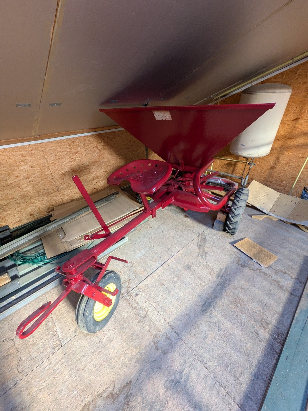LELY kunstmeststrooier voor paard of tractor, Ophalen
