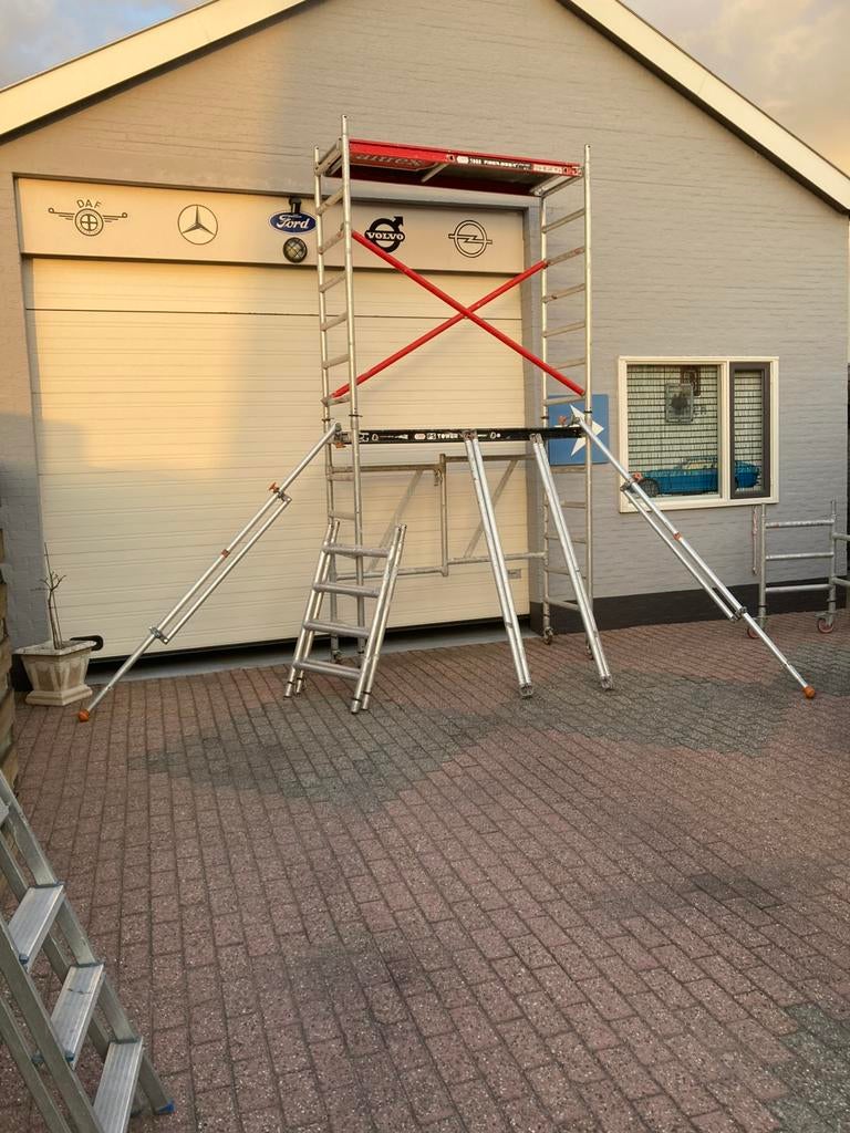 Gezocht rolsteigers  (voorkeur voor altrex ) met aanhanger ?, Doe-het-zelf en Verbouw, Steigers, Ophalen, Zo goed als nieuw, Rolsteiger of Kamersteiger