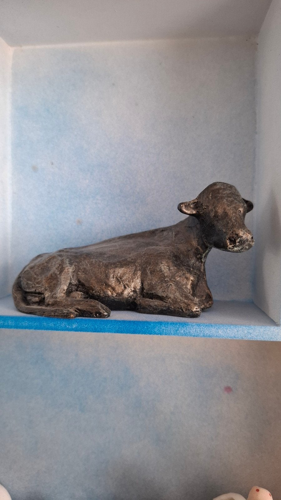 Vintage bronzen beeldje van liggend kalfje, Ophalen of Verzenden, Dier