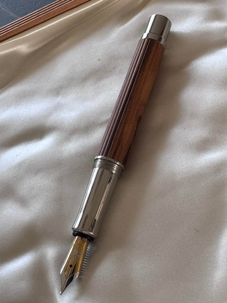 Graf von Faber-Castell Limited Edition Vulpen 1761–2001 18k, Verzamelen, Overige merken, Met doosje, Ophalen of Verzenden, Zo goed als nieuw