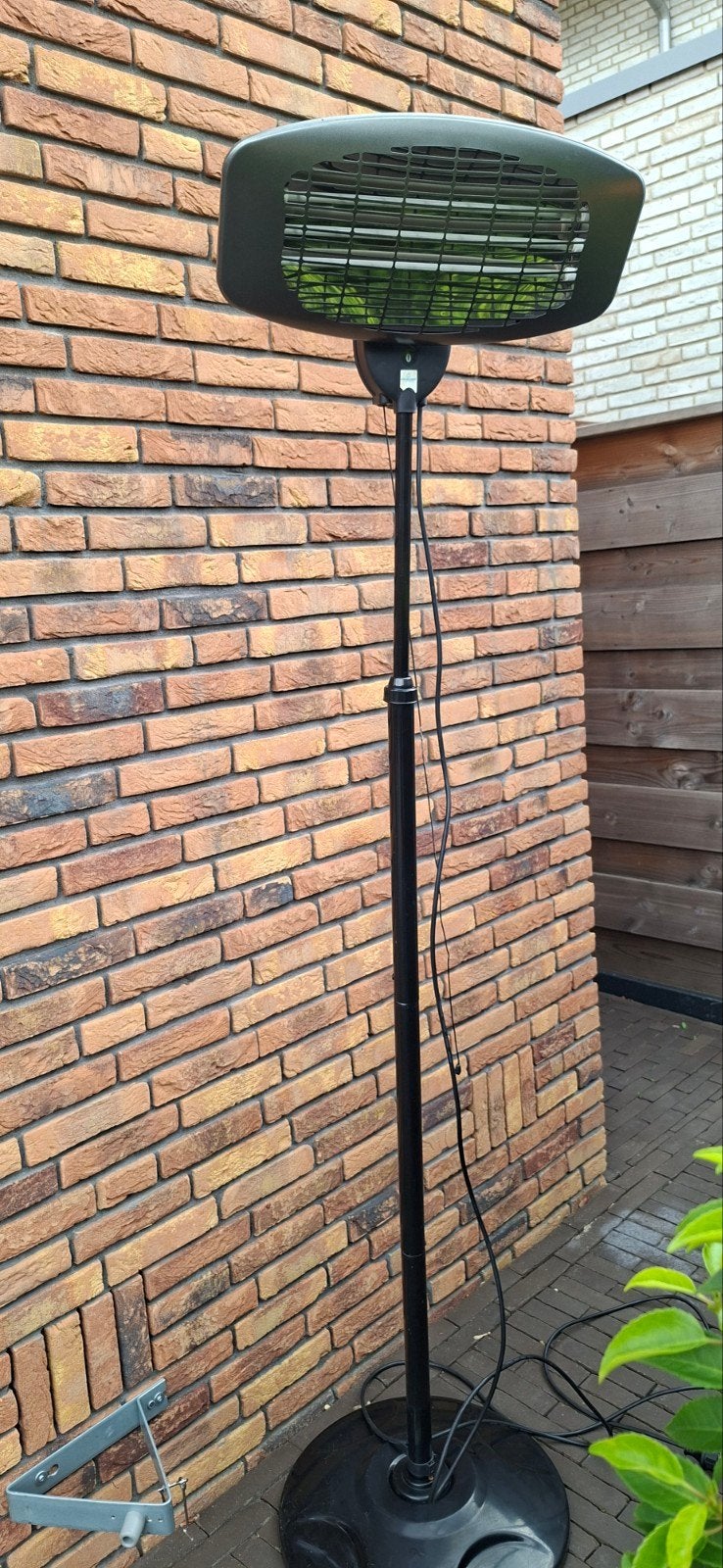 Terrasverwarmer zwart, staand - Elektrisch - 2000W, Gebruikt, Waterbestendig, Vloer, Ophalen
