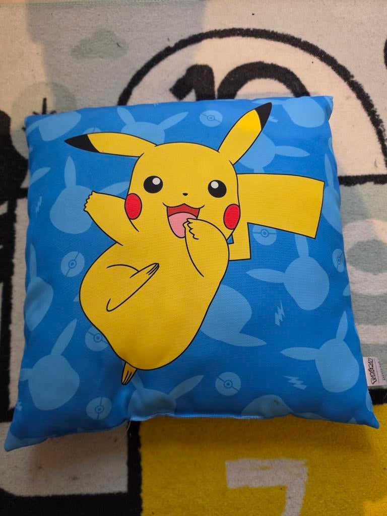 Leuk Pokémon kussen: Pikachu en Squirtle, Ophalen, Gebruikt, Blauw, Vierkant