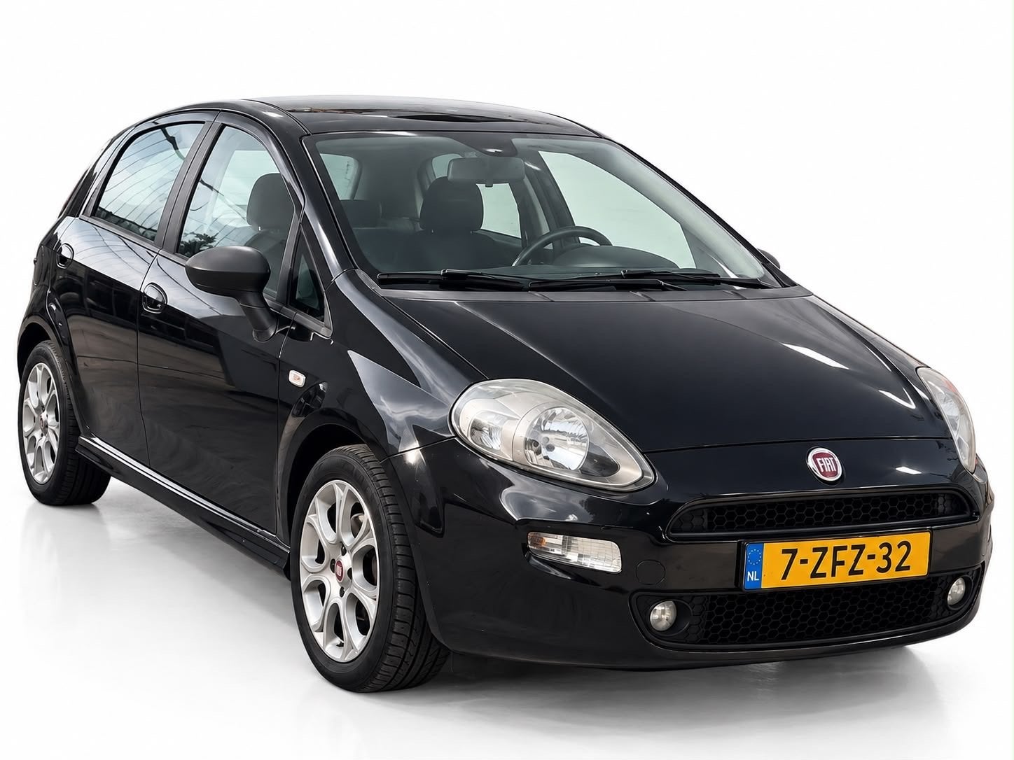 Fiat Punto 0.9 Twinair 74KW 5DR 2014 Zwart, Auto's, Voorwielaandrijving, Zwart, 100 pk, Origineel Nederlands