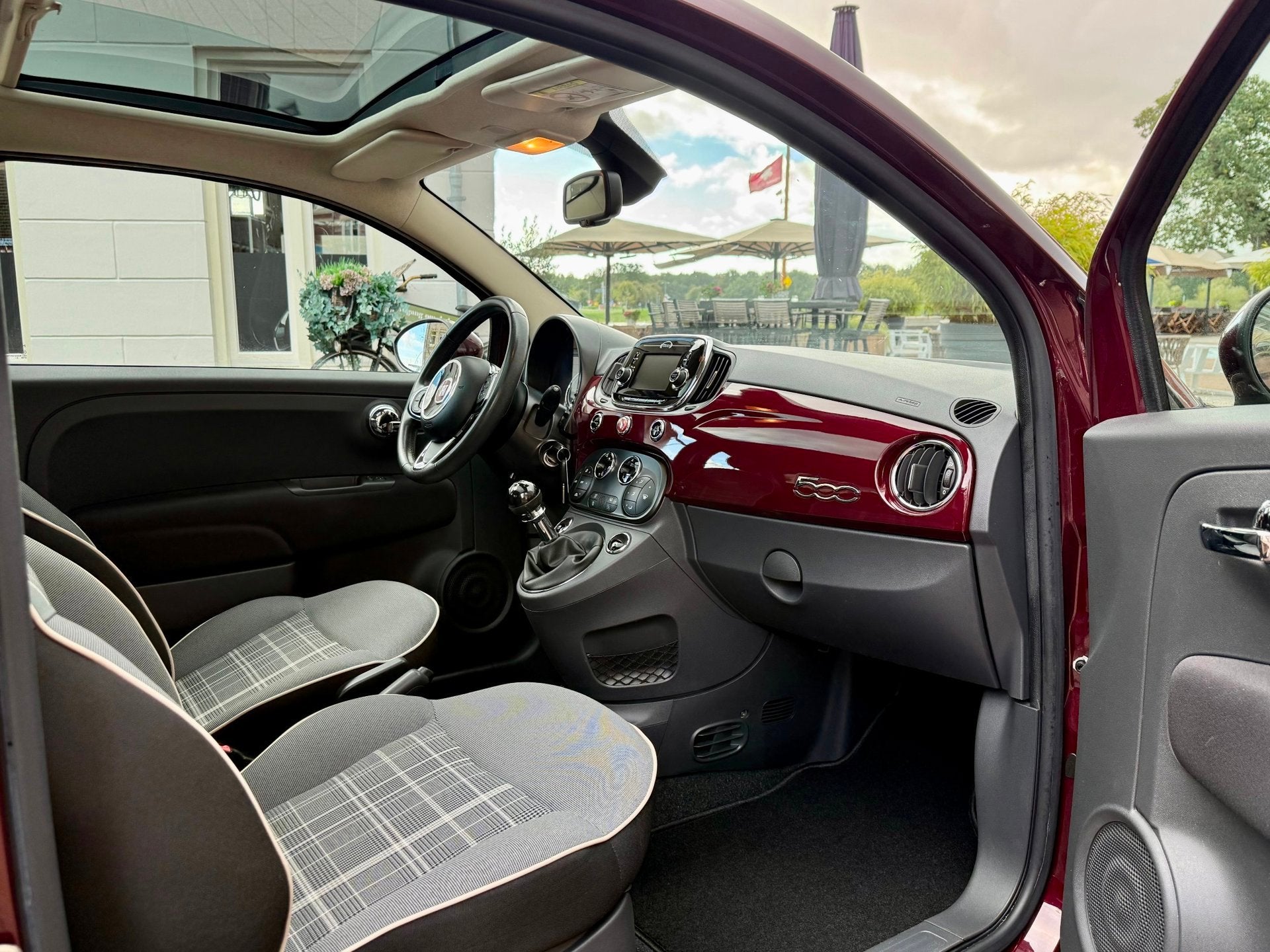 Fiat 500 0.9 TwinAir Lounge | RIJKLAARPRIJS | Unieke Bordeau, Voorwielaandrijving, Gebruikt, Verwarmde buitenspiegels, Leder en Stof