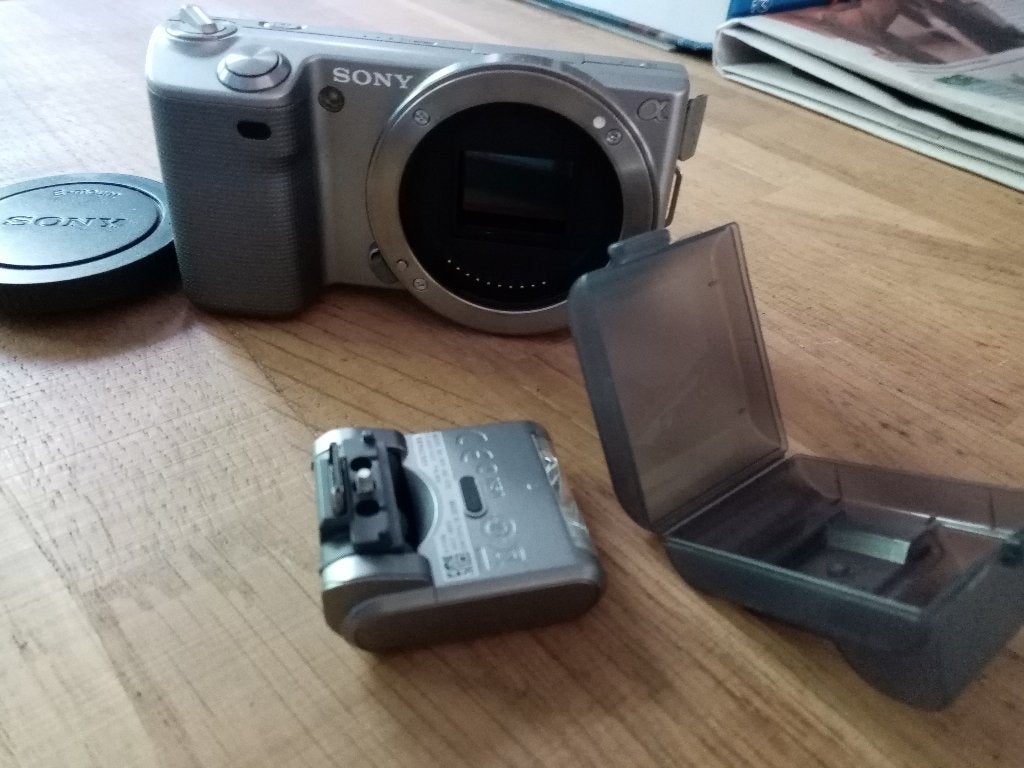 Sony NEX-5 body camera inc Sony  flitser, 14 megapixels, Spiegelreflex, Ophalen of Verzenden, Zo goed als nieuw