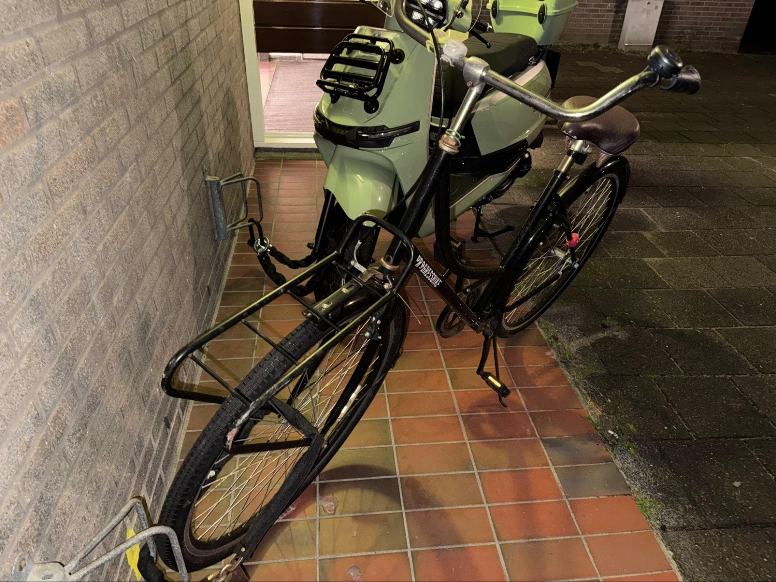 Zwarte damesfiets met voordrager - Gebruikt, Fietsen en Brommers, Overige merken, Velgrem, Ophalen of Verzenden, 50 tot 53 cm