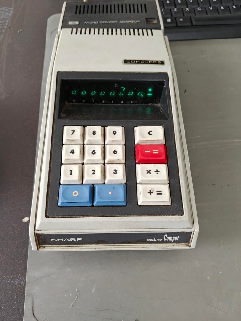 Sharp QT-8D Micro Compet rekenmachine uit circa 1969-1971, Ophalen