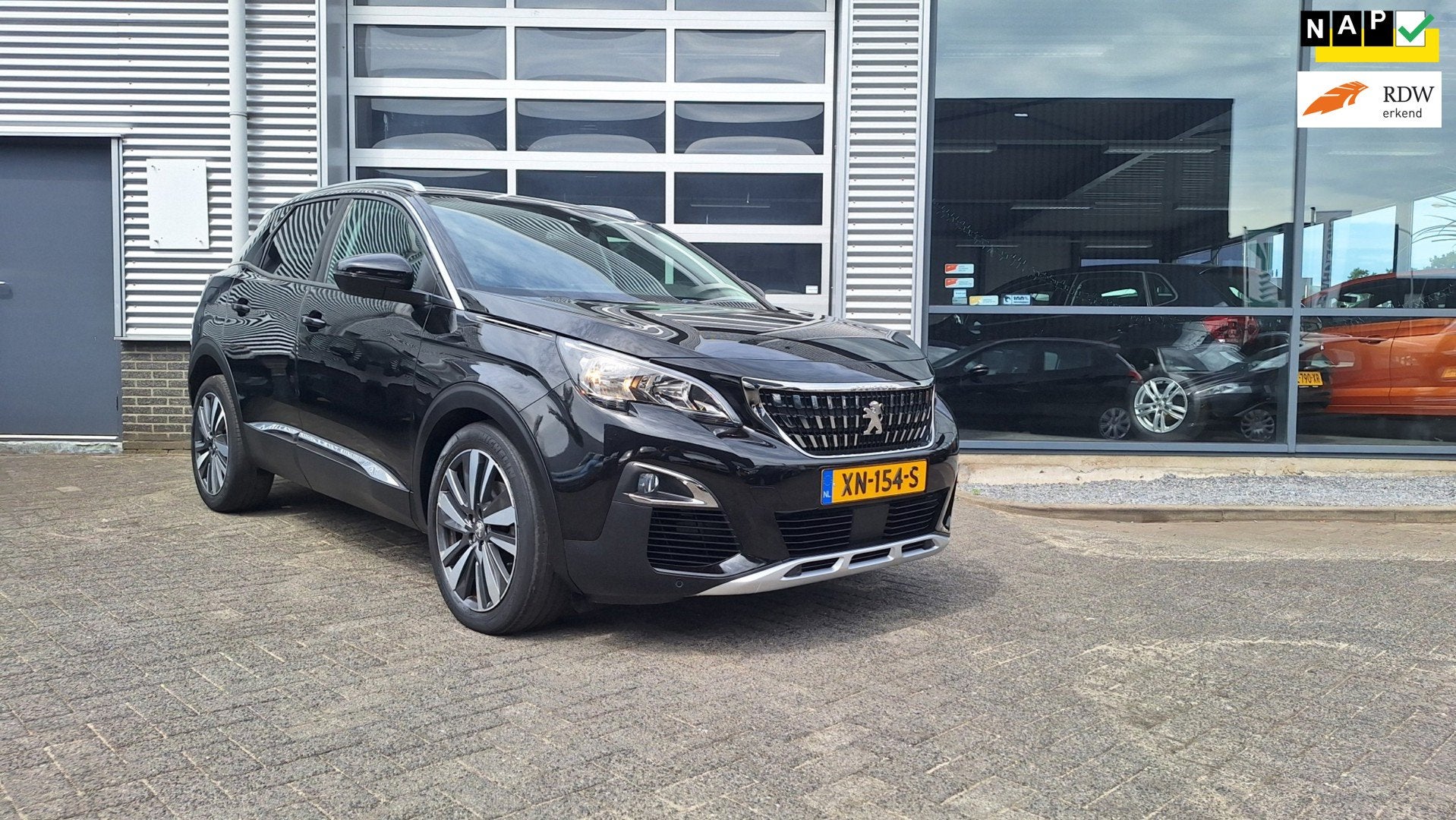 Peugeot 3008 1.2 PureTech Allure Automaat/Navigatie/Camera/C, Auto's, 1199 cc, Leder en Stof, Zwart, Origineel Nederlands