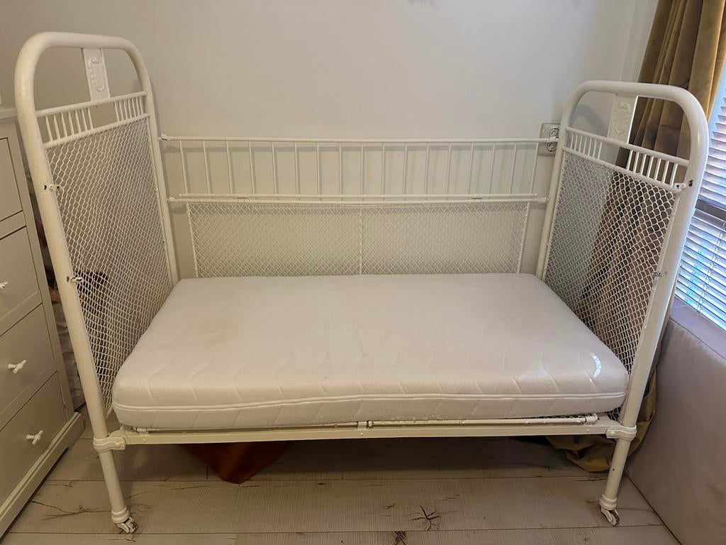 Kinderbed vintage Frans antiek baby ledikant of bankje., Ophalen, Gebruikt, Minder dan 140 cm, 70 tot 85 cm