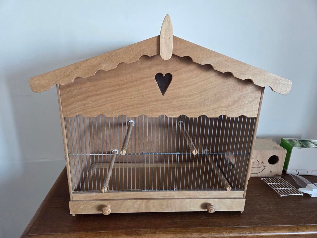 Zo goed als nieuwe mooie houten vogelkooi, Ophalen, Zo goed als nieuw, Hout, Vogelkooi